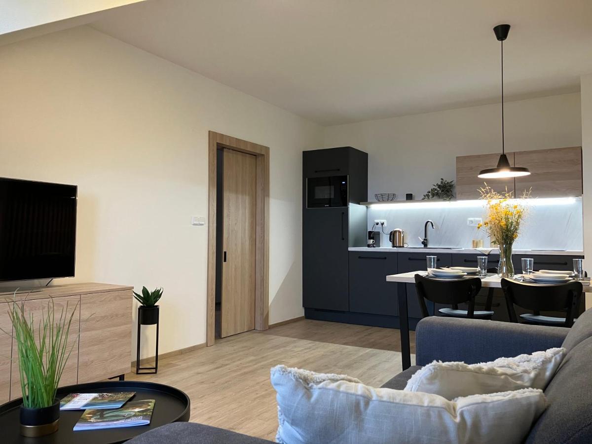 Apartman Nahore Vacov Eksteriør bilde